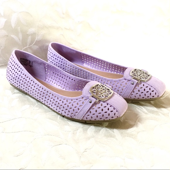 lavender color flat shoes